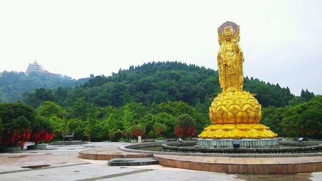 二姐修在灵泉寺,惟有三姐修得远,修在南海普陀寺"的千年民谣在遂宁