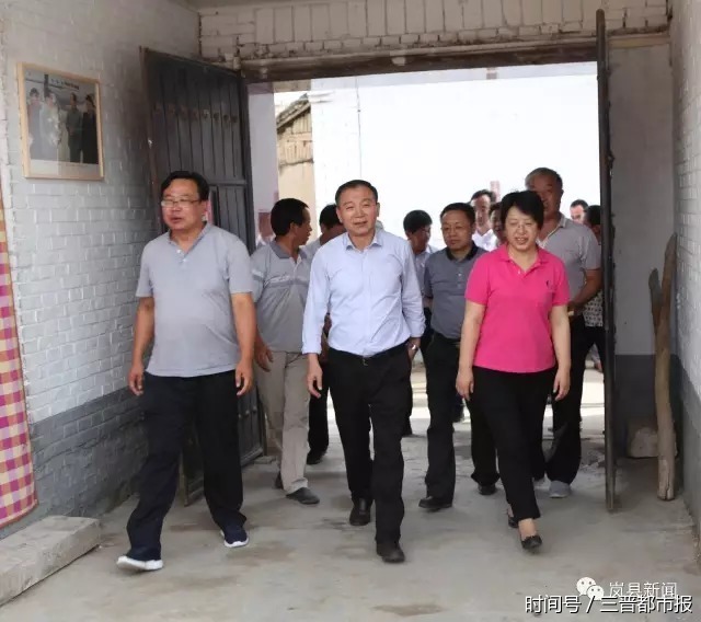 吕梁市副市长李俊平就马铃薯产业扶贫工作在岚县调研