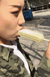 搞笑gif:女朋友生气,又哄不好的时候,大概就是这样子