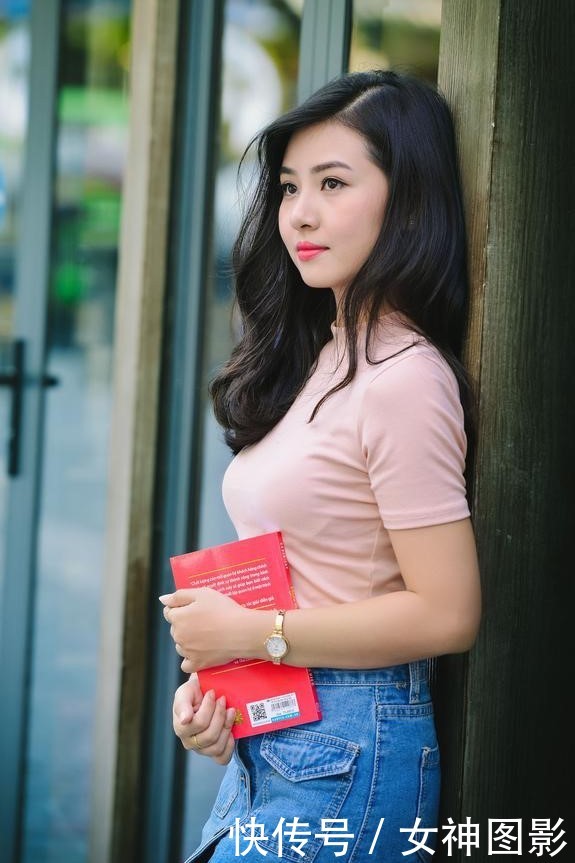 美女模特:越南美女大学生,长相身材俱佳!