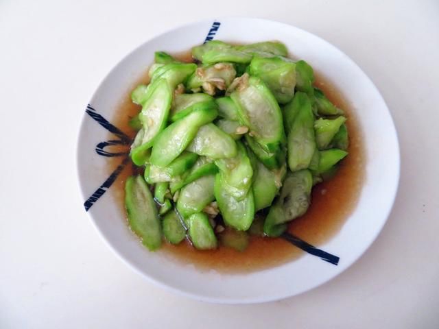 【凉拌丝瓜】