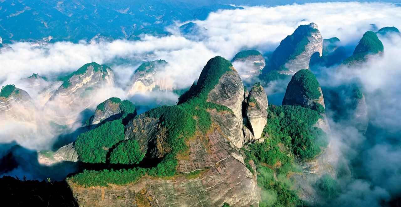 湖南武陵源风景名胜区,四川大熊猫栖息地,中国南方喀斯特,江西三清山