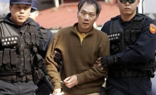 在台湾,也有一个超级悍匪,他的名字叫张锡铭,绰号"小黑",其知名程度