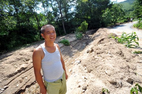 【岫岩救灾·重建家园】"年轻"党员自掏腰包清河道