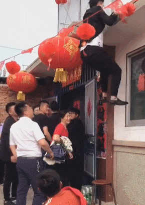 搞笑gif: 原来钣金师傅也是这么简单啊, 这钱挣的也太