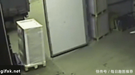 隔着屏幕也觉得很痛!