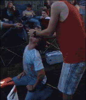 爆笑趣图:开小差的主持人,这反应亮了!