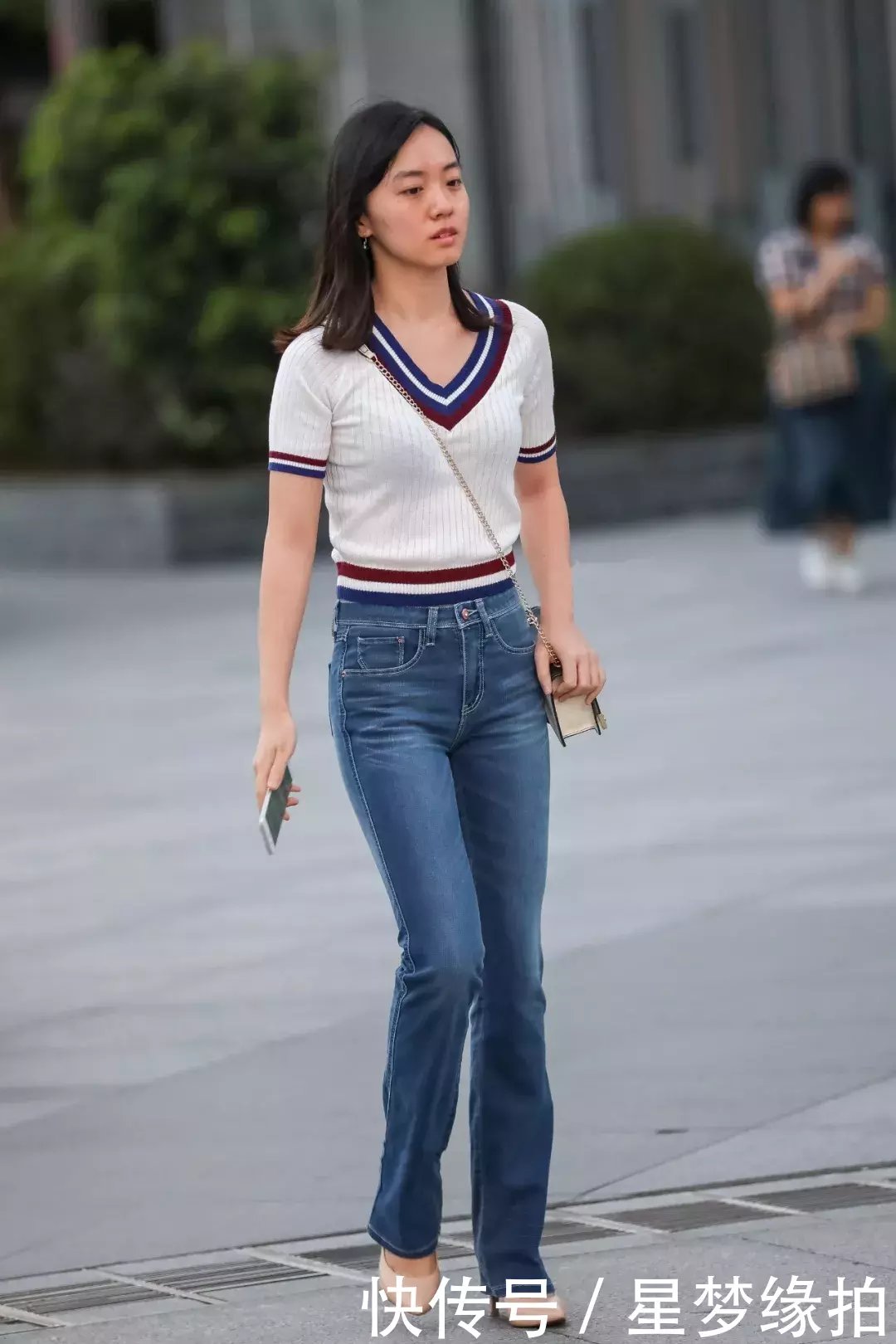 街拍牛仔裤美女
