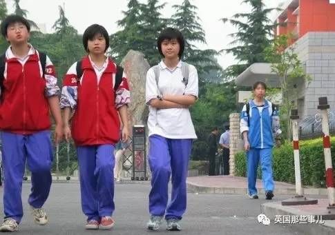 都说中国校服丑,但是最近有些韩国人表示:好羡慕中国校服,好想穿!