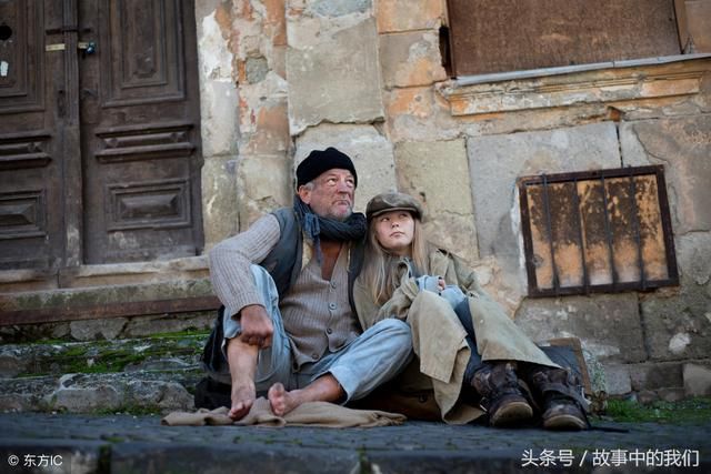 穷小子收留一乞丐,门前却被豪车围的水泄不通,才知他身份不一般