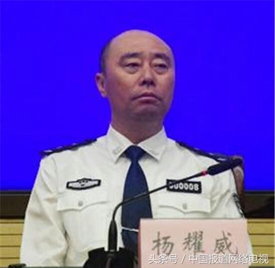 任命杨耀威为大连市人民政府副市长,市公安局长