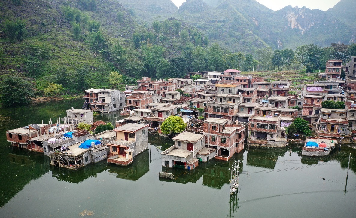 广西一山村遭地下水返涌 成"威尼斯水村"