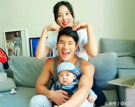 "嘎子哥"谢孟伟为老婆精心准备酸菜鱼,碗上的筷子却遭