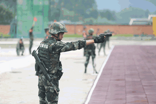 枪王之王!动图看特战队员400米奔袭后举枪