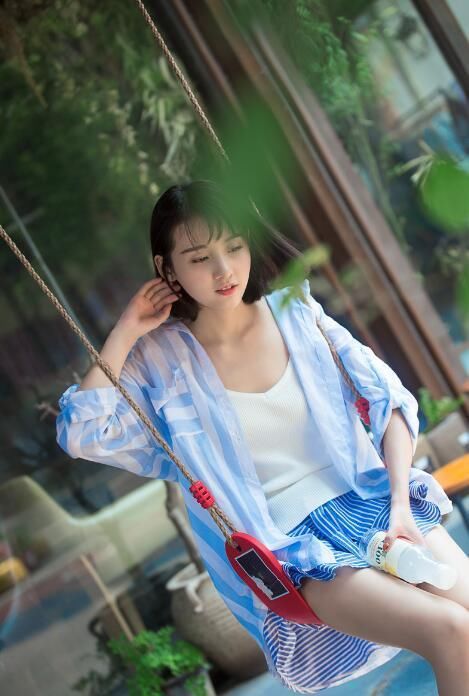 温柔气质女生,穿着更是展现女人可爱的一面