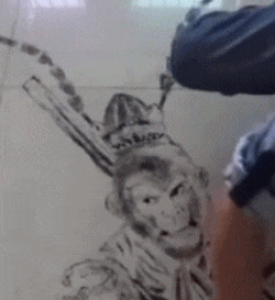 搞笑gif: 最近老迟到, 于是自制一个闹钟