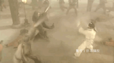 下图是张无忌大战玄冥二老的镜头,看得很过瘾.