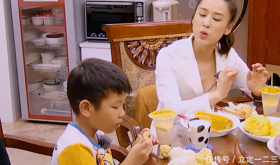 黄圣依在安迪面前这么穿着实有些尴尬,但她接下来的举动让网友都闭嘴