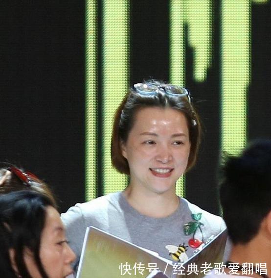 44岁董卿发福素颜照曝光,上台女神台下是路人,网友:差别太大!