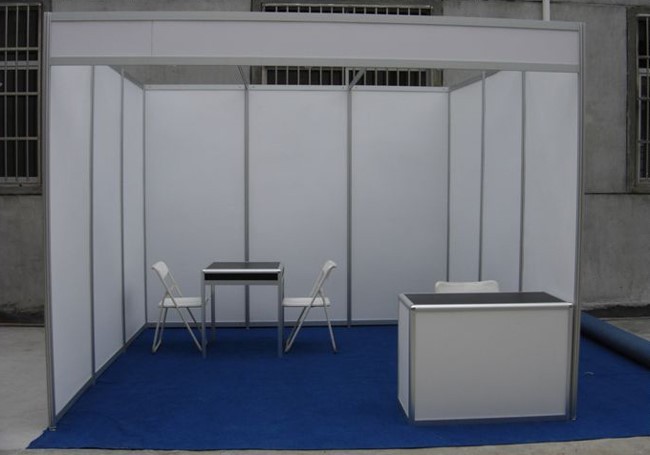 在许多行业展会中,标准展位会使用统一材料,按规定的标准模式统一搭建