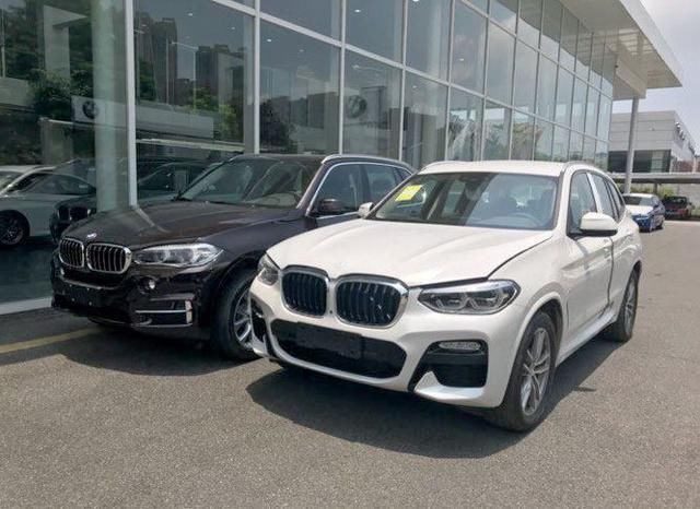 全新宝马x3和x5放在一起,网友:x3满满的廉价感,鼻毛丑