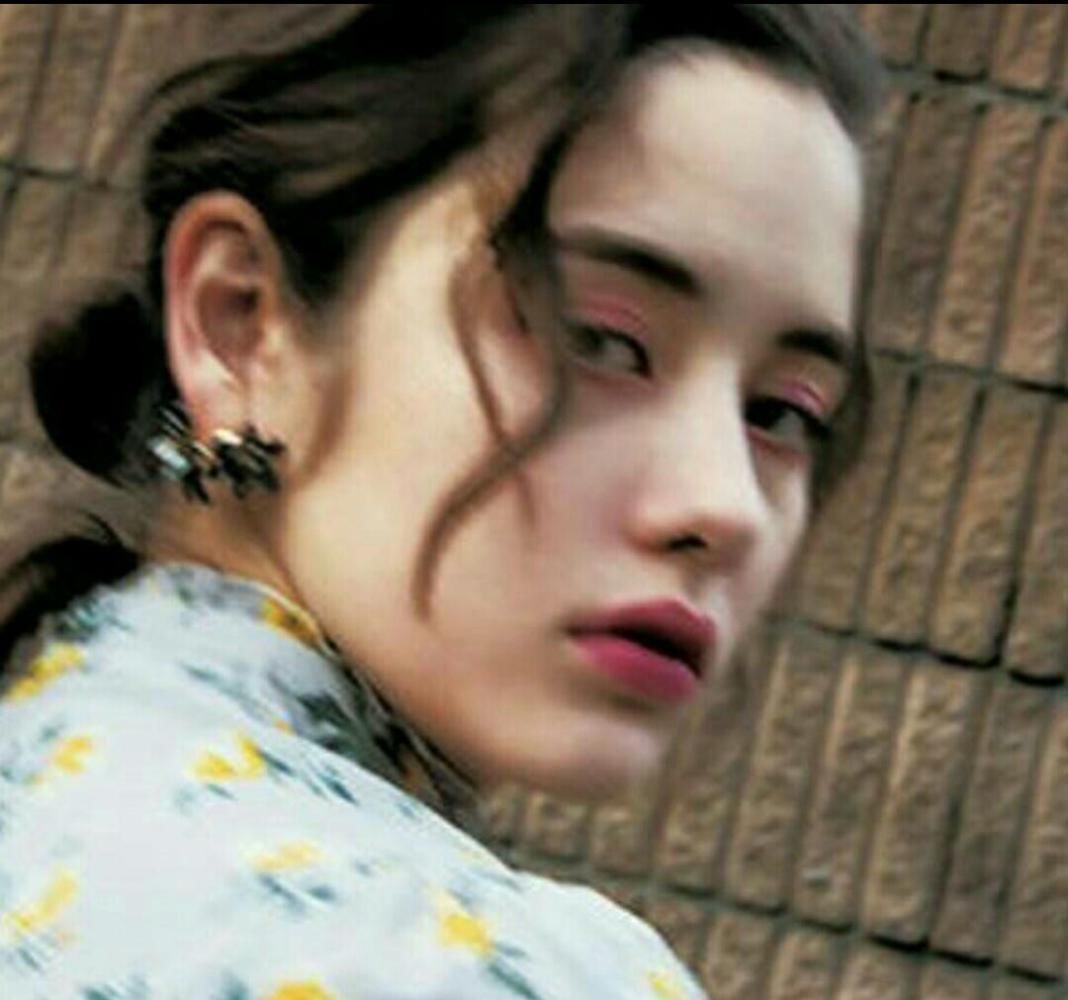 日本11岁小女孩因为"厌世脸"得到导演青睐,这样的容颜