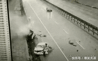 搞笑gif:听到了吗,这里隔壁老王好多!