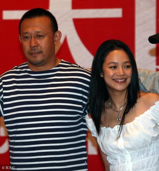 姜文前妻照片曝光,混血女儿太漂亮,周韵这个后妈当的有点不称职
