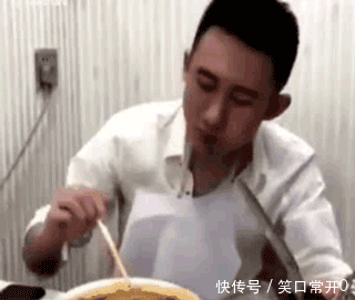 搞笑幽默的动态图gif 这水挺好喝的啊