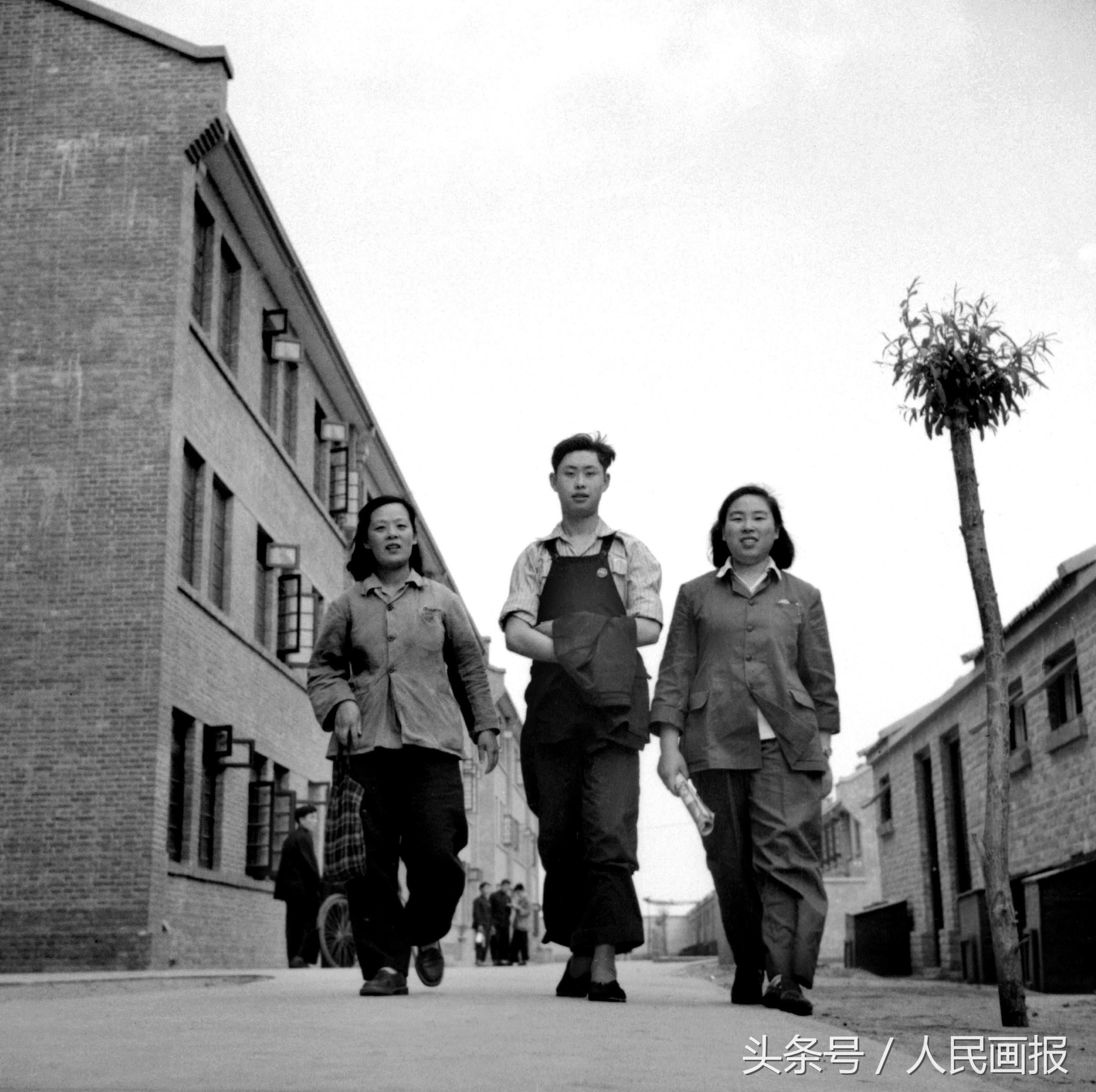 20世纪50年代的一组老照片,记录那时人们工作,生活的片段