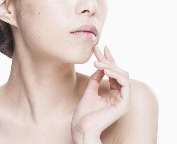 女人皮肤干燥如何变水嫩,这5个方法可以帮助您