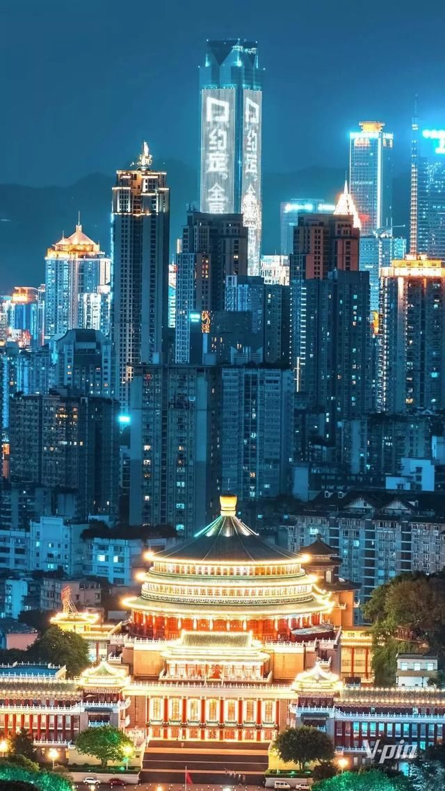 如果你喜欢摩登和繁华 那么可以保存重庆的高楼和建筑 重庆的夜景