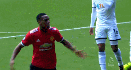 谁是英超最酷主帅,狂人全程撇嘴不庆祝,渣叔一掌推开绝杀英雄