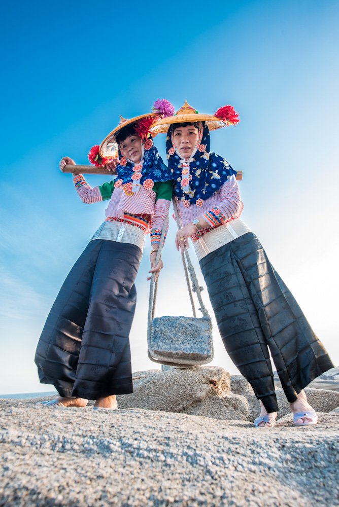 惠安女最经典的劳动画面《石头女人》