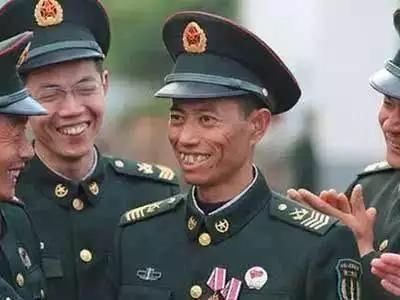 中国一代兵王退役,享受正师级待遇!中国军人真正的骄傲!