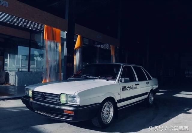 小伙把老款桑塔纳改装成"ae86"后,车贩:二十万我直接拿下!