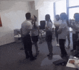 搞笑梦工坊:大妹子,这种高难度的动作,结婚以后用更适合吧