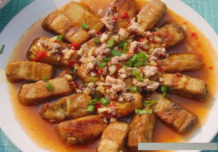 安徽非常驰名的传统特色佳肴--虎皮毛豆腐