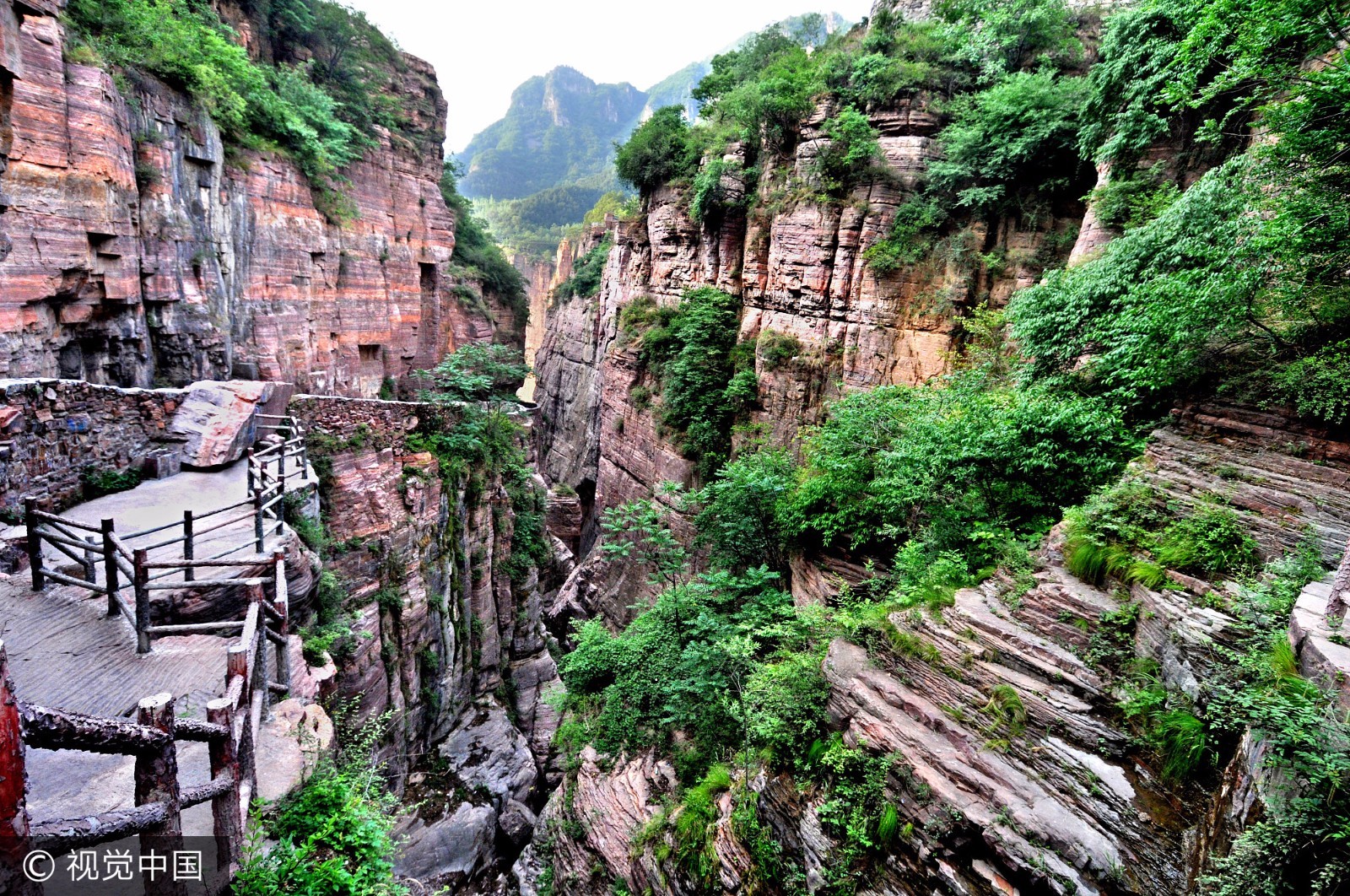 万仙山景区位于河南省辉县市西北部太行山腹地.