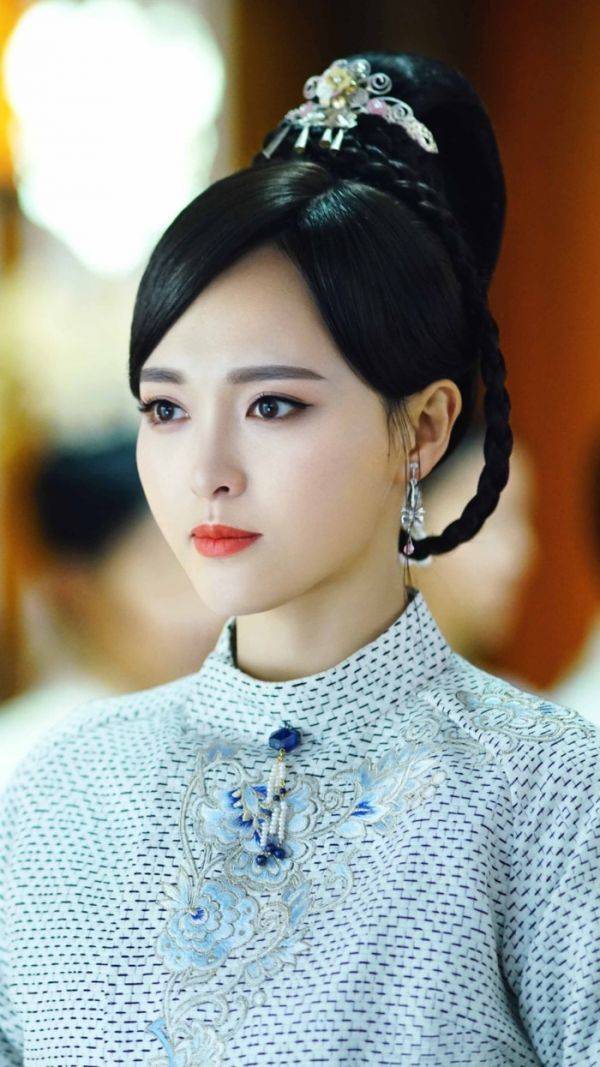 第五位:唐嫣 唐嫣古装端庄 妩媚 成熟 令人百看不厌 回味无穷.