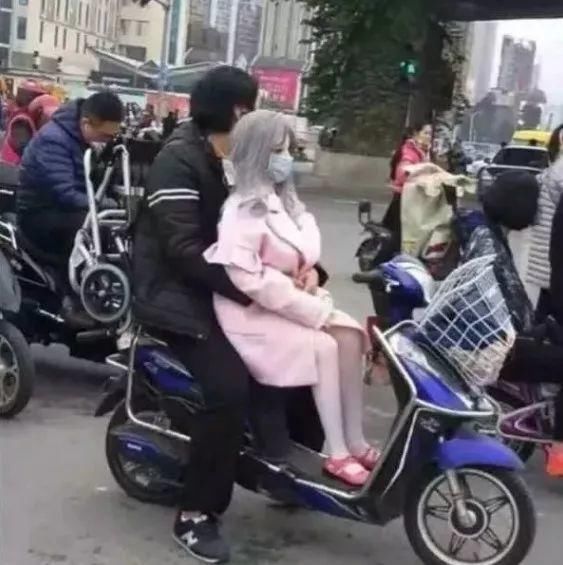 搞笑图:女王霸气侧漏,有木有