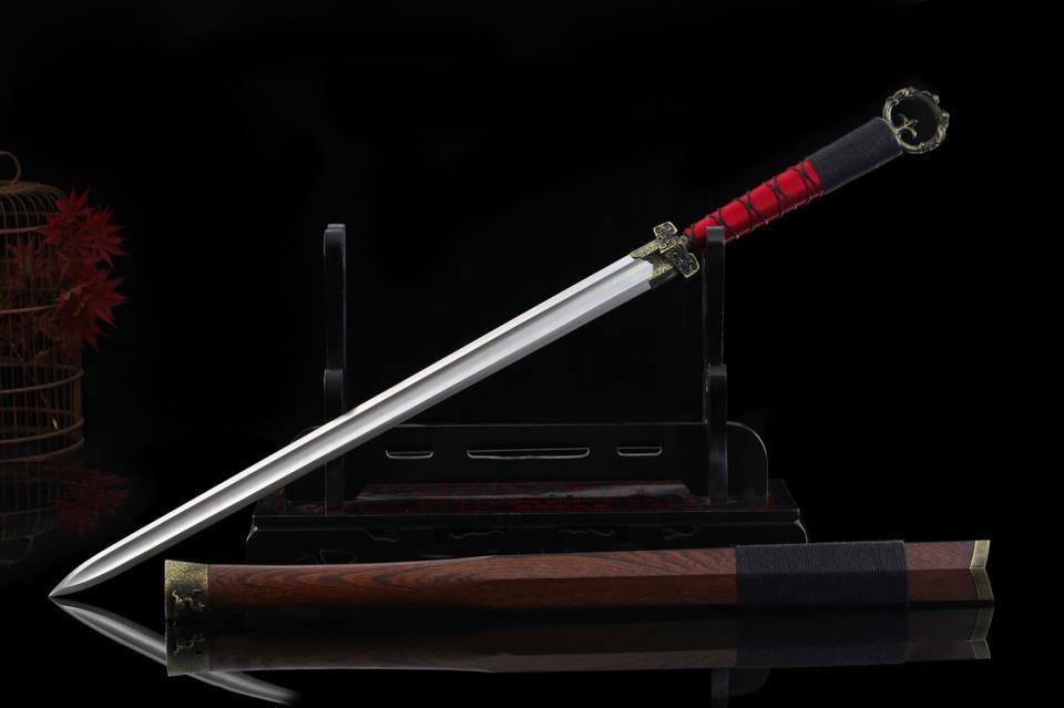 现代军用匕首和仿古刀剑,哪一个更好?