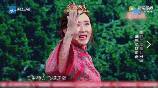 花式赞美大潘时,姿势表情可以说十分搞笑了,每个毛孔每根发丝儿都是戏