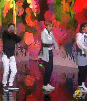 《ko ko bop》ending pose时每位成员都有一个特定的姿势,世勋是轻垫