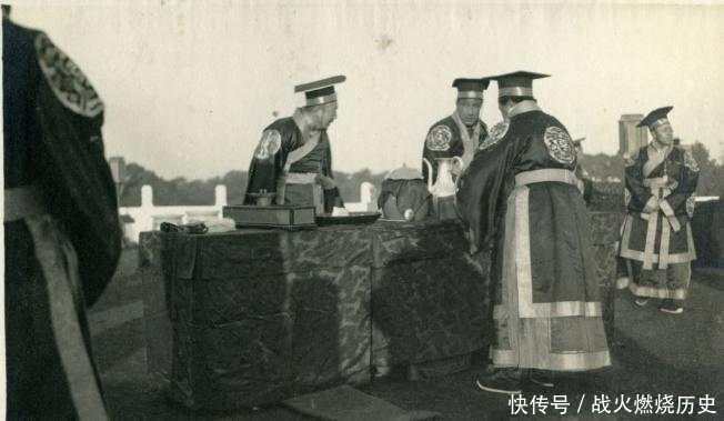 80年代一老汉欲称帝, 娶60个老婆, 意图统一四川, 但警察来了