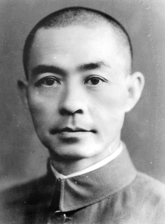 三张自忠,右四李宗仁, 右五孙连仲,右六汤恩伯,右七王耀武,右八韩复榘