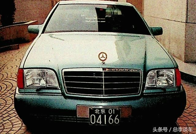 这是86式车牌,车型是国内最早的一批奔驰600,不过当年叫600sel,600是