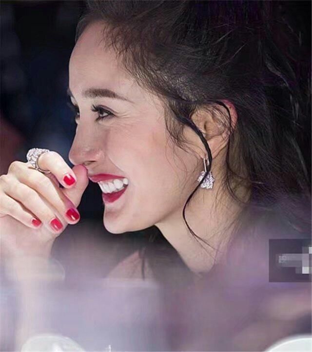 拼命工作的杨幂靠什么维持少女感?看了未ps照才知道答案!