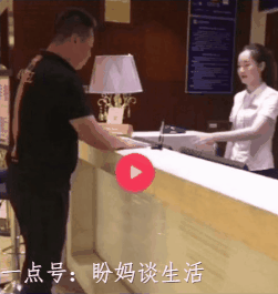 爆笑gif:也就是妹子了,不然扛不住揍