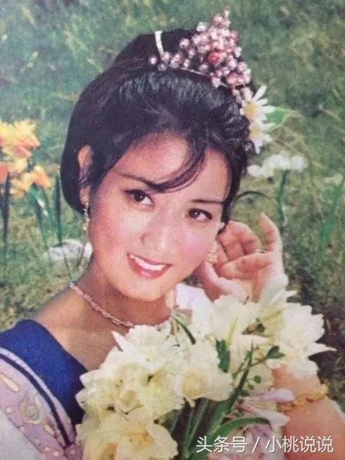 1981年更因为电影《许茂和他的女儿们》获得了金鸡奖,百花奖最佳女